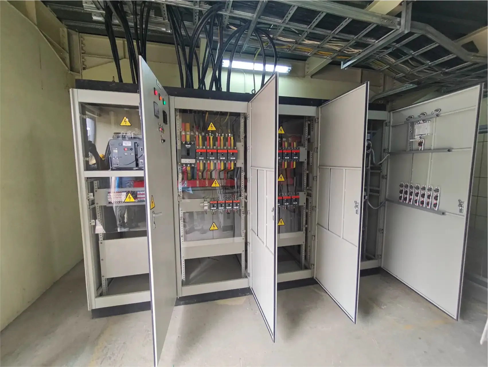 Pemasangan Panel Distribusi