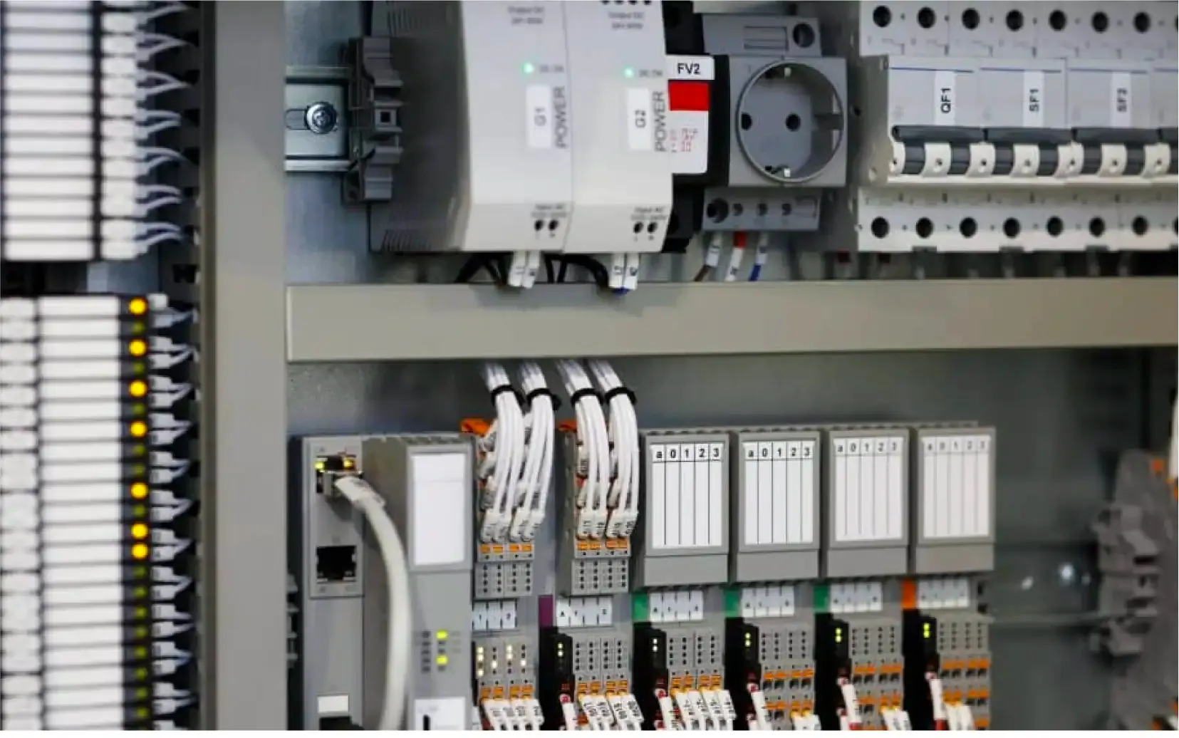 Pemasangan & Integrasi Programmable Logic Control (PLC)